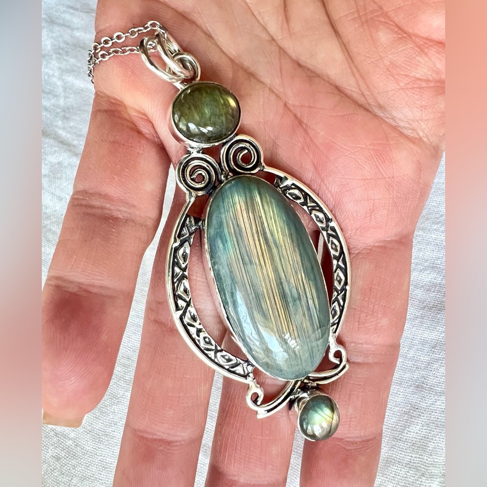 925 Elegant Gradient Flash Labradorite Pendant Ne… - image 1